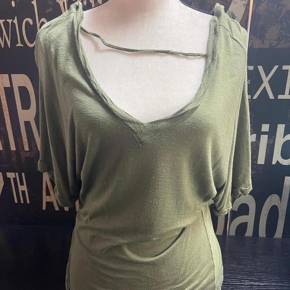 Green top size small - Picture 1 of 5
